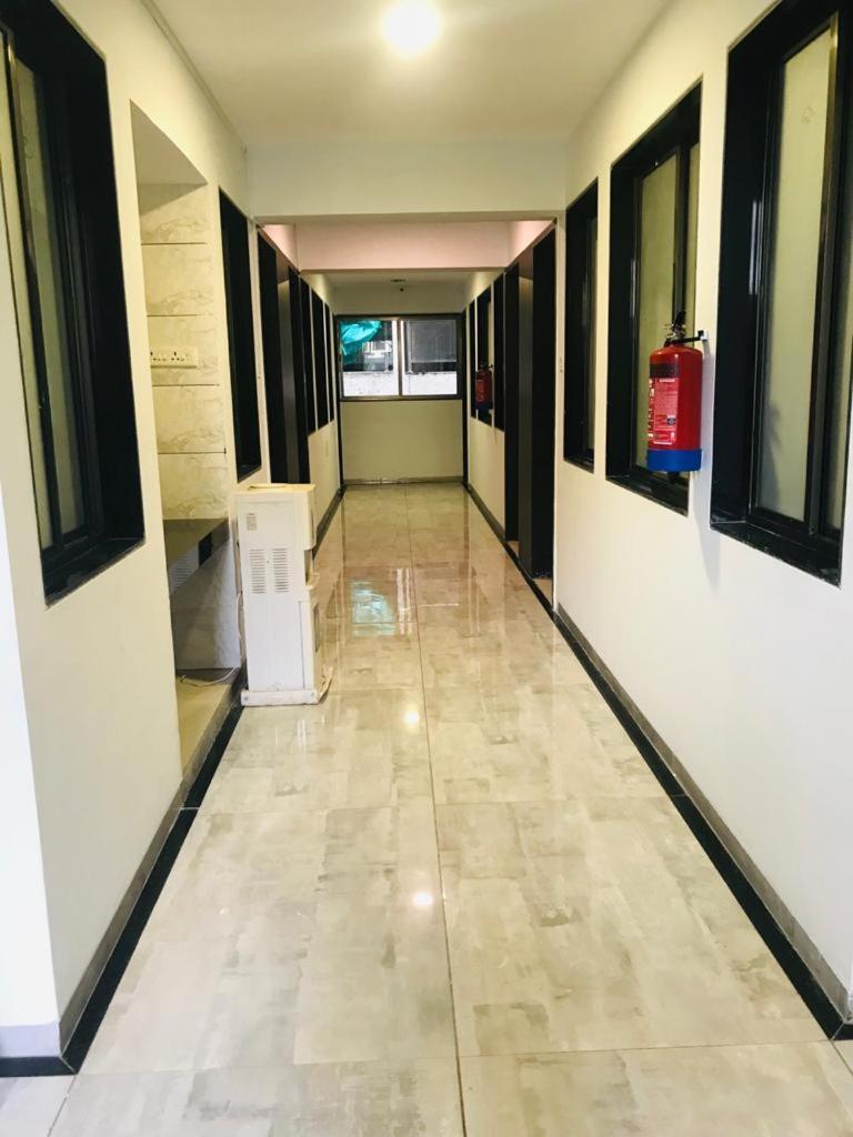 Hooliv 7 Avenues G Block Hotel Pune Eksteriør billede